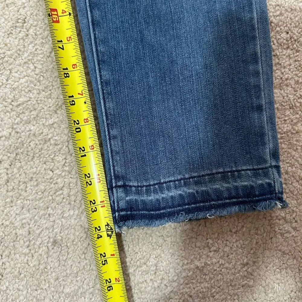 Vineyard Vines Jeans Women’s 4 Cropped Distressed Raw Hem Medium Blue Some Wear - Picture 9 of 16